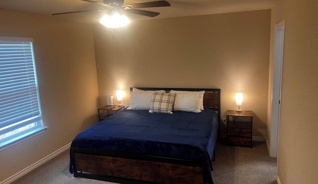 Cozy 3BR Home in Poolville/AC + Fast WiFi/Relaxing Escape in Poolville