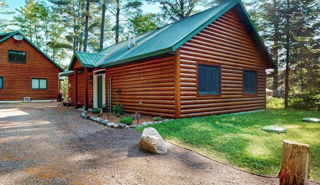 Cozy Cabin on the Turtle Flambeau Flowage, great for all seasons!