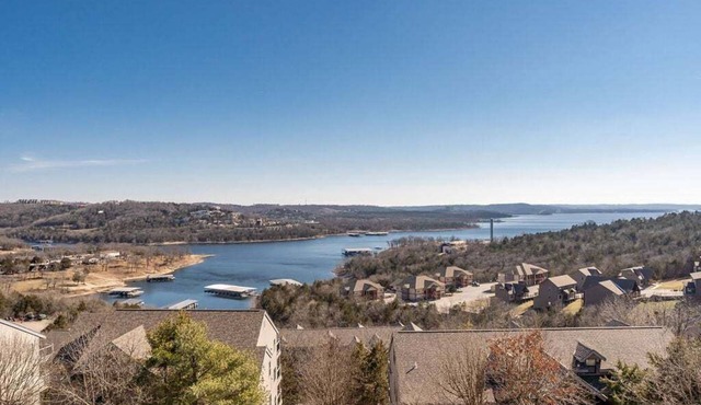 Cozy Condo with Table Rock Lake View, Near Silver Dollar City & Free Tickets