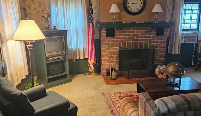 Cozy Crivitz Cabin on Snowmobile Trail in Crivitz