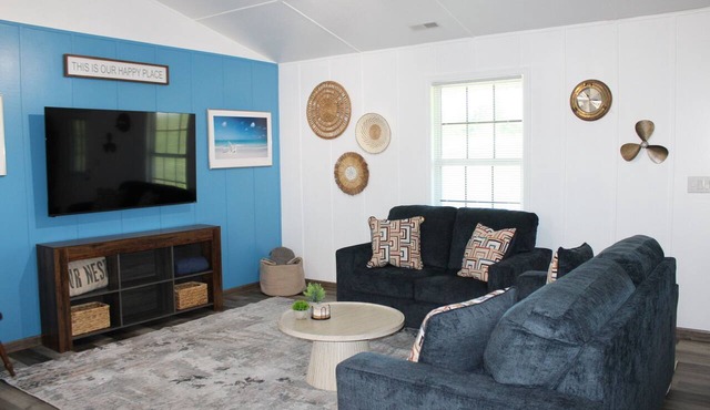 Cozy, Fully Renovated Cabin Near Mark Twain Lake