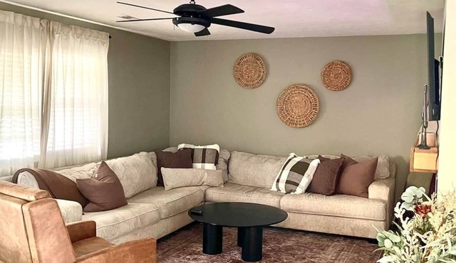 Cozy Getaway in the Heart of Marion, Illinois!