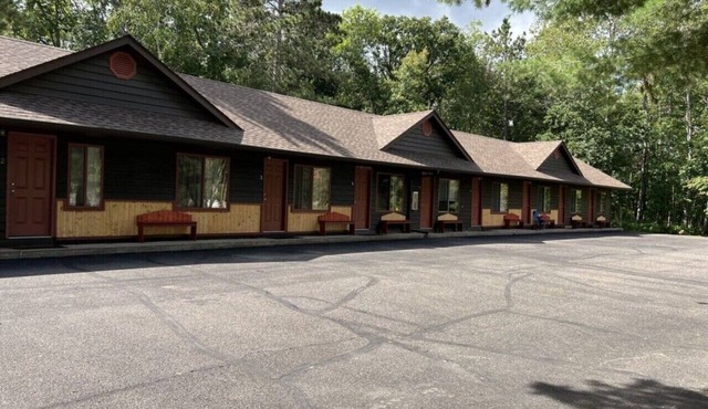 Cozy Gull Lake Getaway