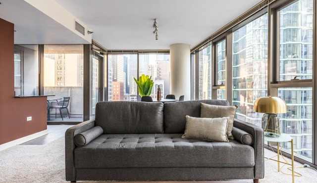 Cozy Loop 2BR w/Pool, Gym, nr. Financial District & L, by Blueground