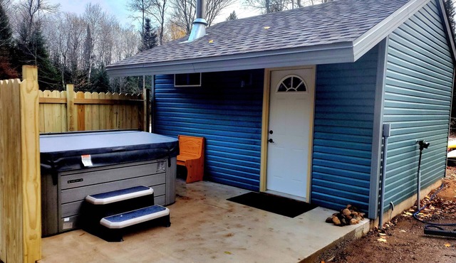 Cozy Northwoods Mini Cabin.*SAUNA/HOT TUB*ATV/SNOWMOBILE TRAILS* in Blackwell