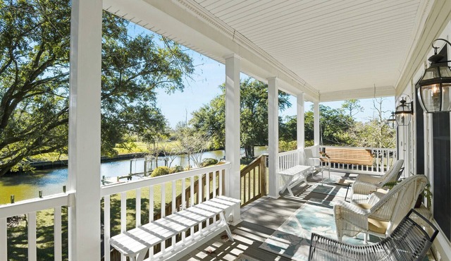 Cozy Raised Cottage Overlooking Beautiful Bayou Mallini. in Pass Christian