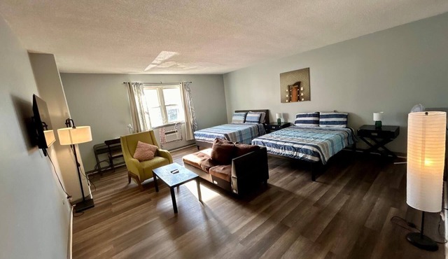Cozy Studio with Two Queen Beds in Chicago
