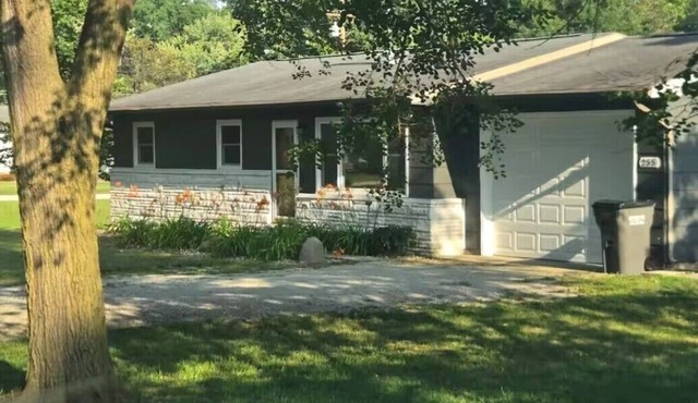 Cozy Warsaw Stay Near Winona Lake & Trails