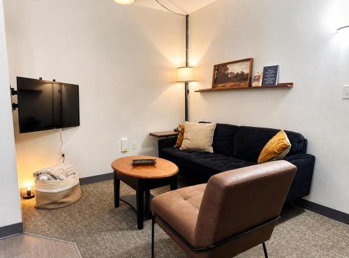 Cream City Industrial Loft Near Fiserv with Parking - Suite 1 - Sleeps 8