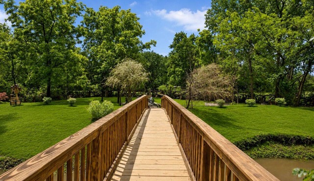 Creek Retreat on 1 acre/Game Room/Fire Pit