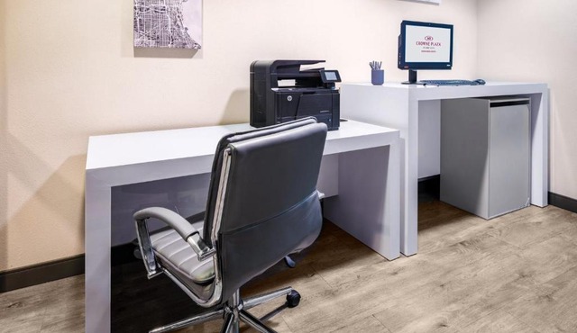 Crowne Plaza Milwaukee Airport by IHG