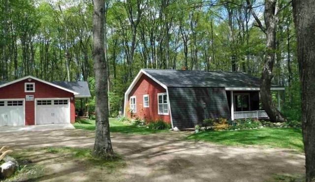 Cute 2-bedroom cabin in Harbor Springs perfect for relaxing getaways.