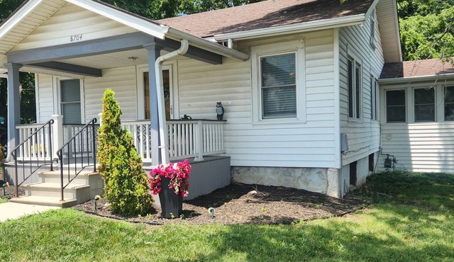 Cute Bungalow-Close to Highway Entrance for Fanfest-Large Shady Deck plus office