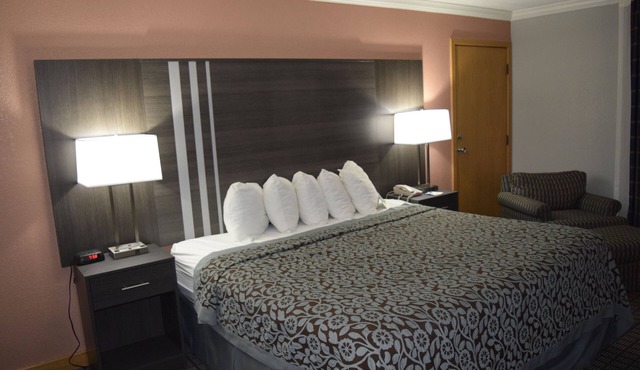 Days Inn by Wyndham Rock Falls