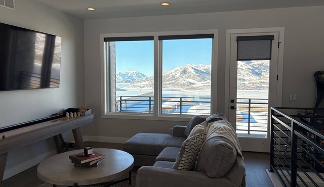 Deer Valley East - Modern Mountain Retreat with Lake View in Hideout