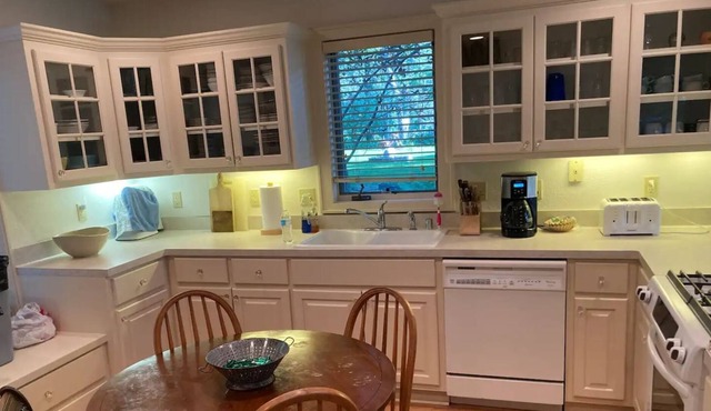Delafield Cottage on Lower Nemahbin Lake - Canoe & Kayak Included