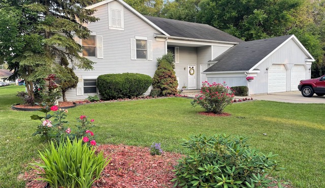 Delightful 3BRm, 2Ba Home. sleeps 8, in a Quiet neighborhood, Free Breakfast