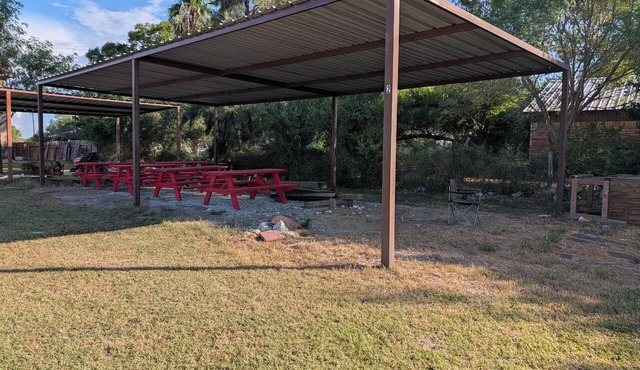 Delightful barn retreat in charming San Benito perfect for relaxing getaway. in San Benito