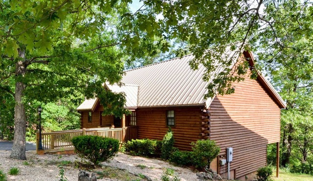 Deluxe Notch Estates Cabin, Close to SDC - 4 Bedroom Suites, 2 Living Areas, 2 Pools! | 35 in Branson West