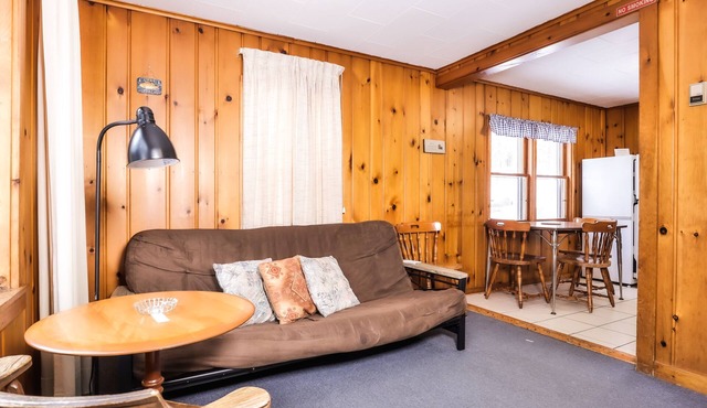 Dog-friendly cabin on Lac Vieux Desert Lake with patio & free WiFi