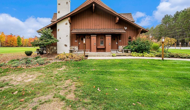 Dog-friendly end unit condo on golf course with golf views, beautiful views, AC