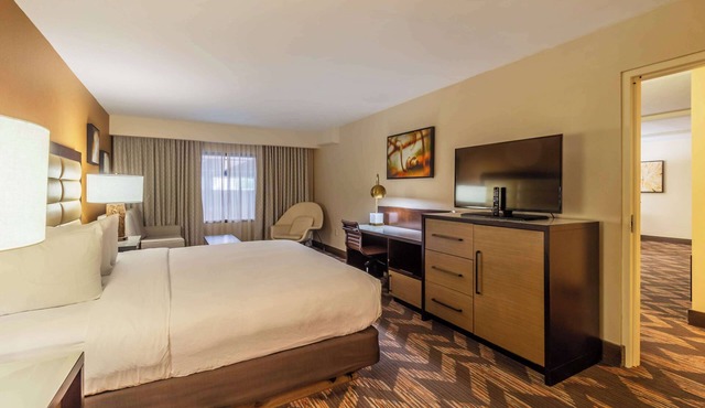 DoubleTree by Hilton Hotel Lawrence in Lawrence