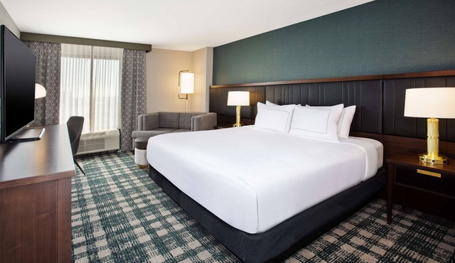 DoubleTree by Hilton Lansing
