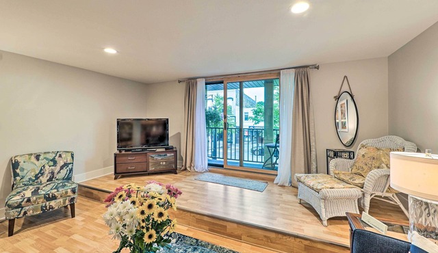 Downtown Grand Haven Apt < 1 Mi to Lake Michigan