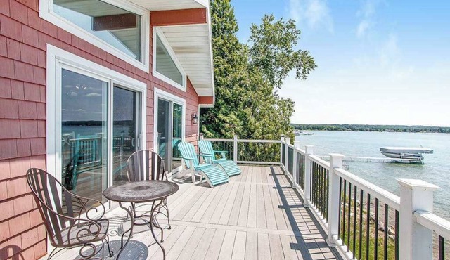 Dreamy escape on the water of Crystal Lake w/spacious deck & private dock