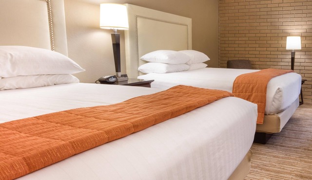 Drury Inn & Suites Kansas City Airport