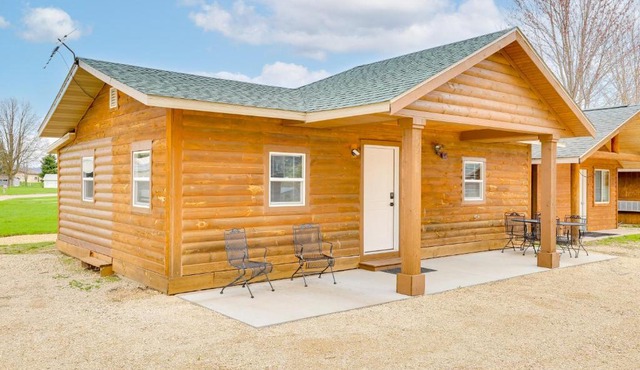 Dual Cabin Retreat Near Mississippi River Fun!