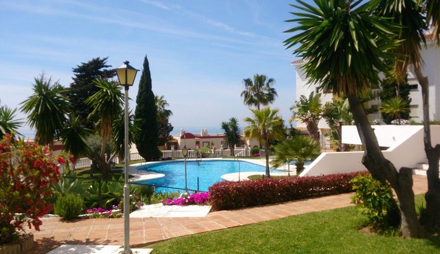 EASY WALK TO MAX BEACH LOVELY APT WI-FI STUNNING SEA/POOL VIEWS +ELEVATOR/LIFT