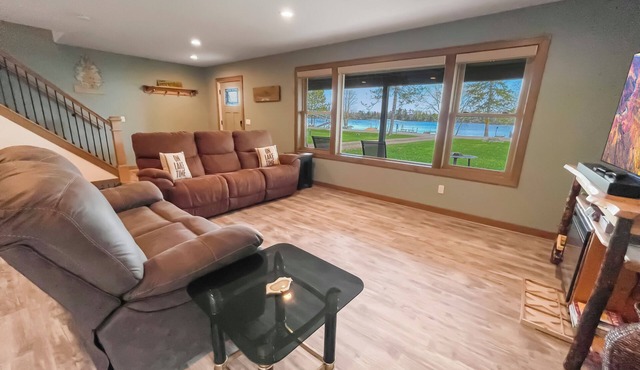 Enjoy lakeside bliss at Lakeside Lookout in Butternut, WI—perfect for family fun!