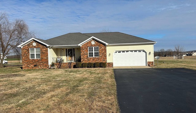 Enjoy mama’s House in a quiet little area of Crofton ky
