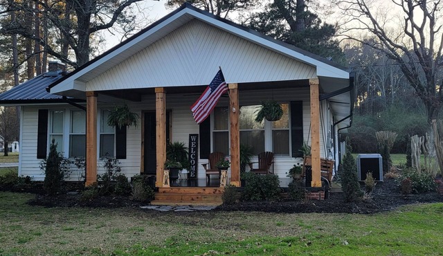 Enjoy this charming country getaway perfect for weekends with friends or family! in Elysian Fields