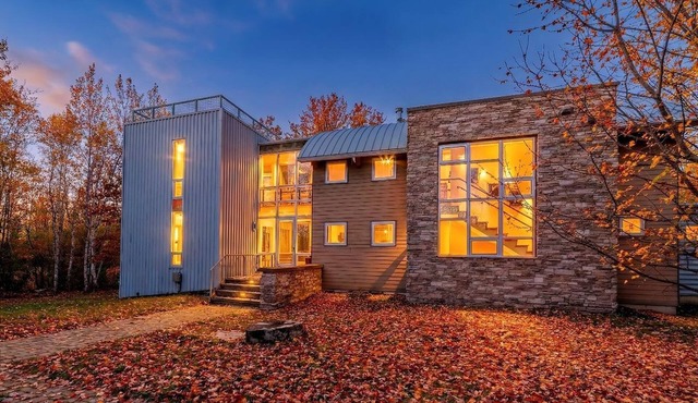 Enjoyable Secluded Cottage with Hot-tub in New Richmond, Wisconsin