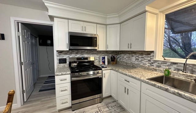 Escape to our newly remodeled, pet-friendly 3BR/2BA home in Keyesport—just a short walk to Carlyle Lake! Sleeps 7. Perfect for families, enjoy lake days, a full kitchen, workspace, and a cozy fire pit for relaxing evenings.