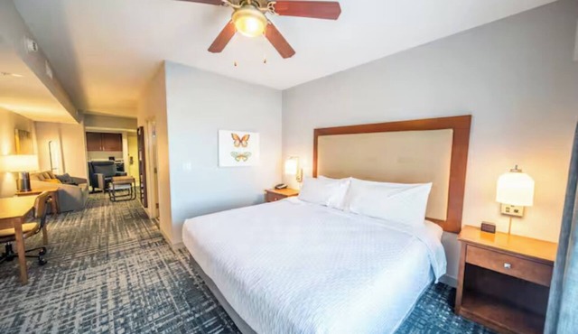 Exceptional Stays! 2 Relaxing Units, Pet-Friendly, Indoor Pool, Free Breakfast!