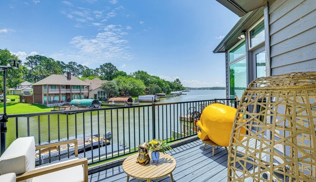 Exquisite Canal-Front Home: Access to Lake Conroe! in Montgomery