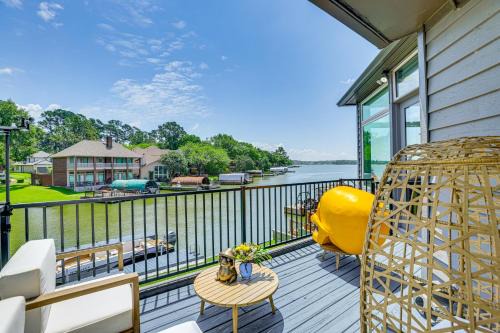 Exquisite Canal-Front Home: Access to Lake Conroe! in Montgomery