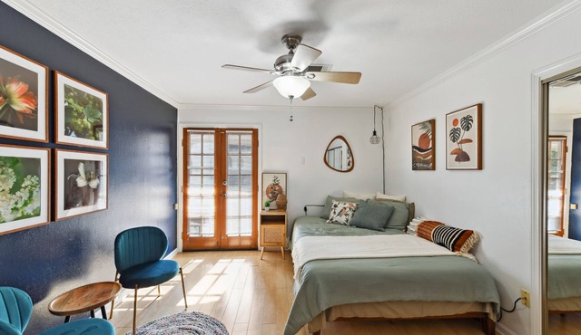 Extended Stay High-End Garden District Condo on St. Charles Streetcar Line in New Orleans