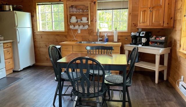 Fabulous cabin with AC in charming Hillsboro in Hillsboro