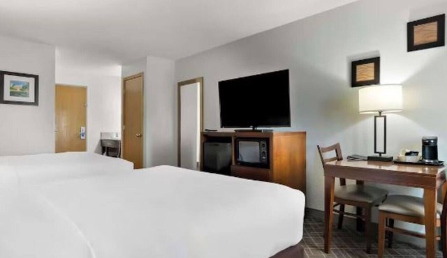Family Comfort Near Chicagoland Speedway, Shopping, and Dining Spots | 2 Units