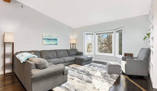 Family-Friendly 4-Bed Retreat. Entire home in Eagan, Minnesota, United States