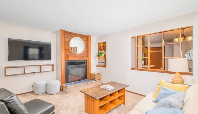 Family-Friendly Home 2 Min to Grocery & Highway