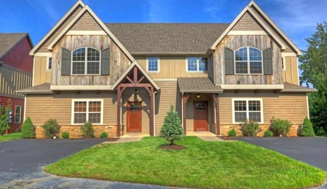 Family Reunion Favorite! Sleeps 24 | 4 King Suites | Pools | Dock | Lakefront Luxury