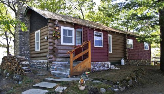 Fascinating Cabin with Foosball and Air Hockey Table in Carp Lake, Michigan