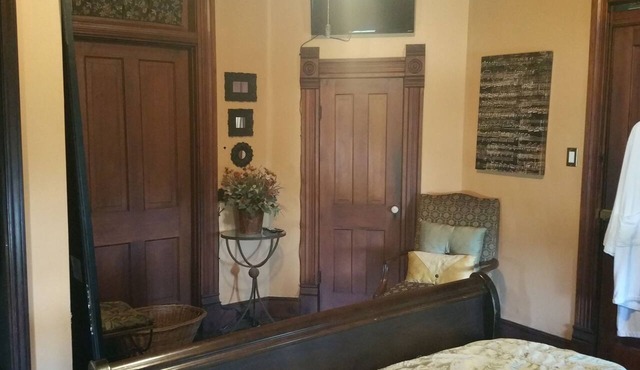 Fig Tree Manor in Palestine