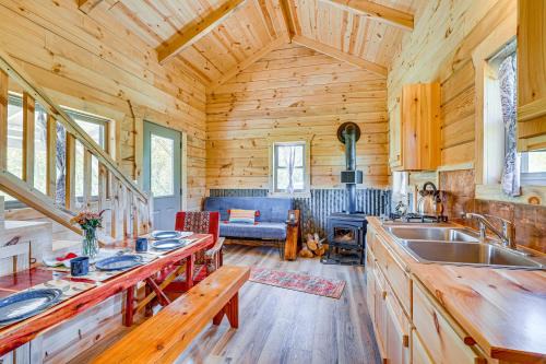 'Fins & Flowers' Lewiston Cabin w/Trout Fishing!