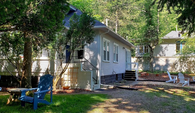 Five minute walk to the beach! 3 bedroom, 1 bath cottage.